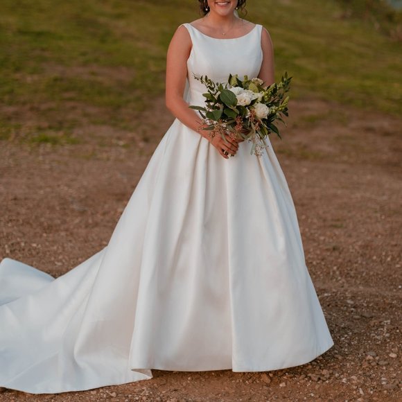 Martina Liana 838 Bridal Gown - Picture 1 of 6